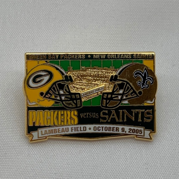 NFL Green Bay Packers vs New Orleans Saints Lambeau Field 2005 Lapel Pin - Picture 1 of 6